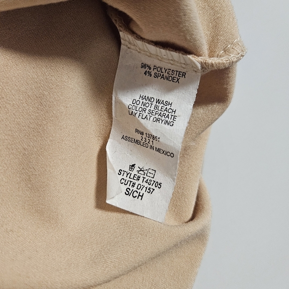 $5 WHEN BUNDLED 🍇 LIVE IN THE MOMENT Baby Tee Size Small - Picture 6 of 7